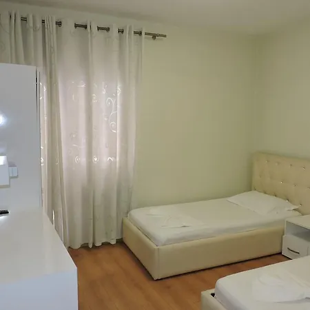 La Favorita Szálloda Tirana