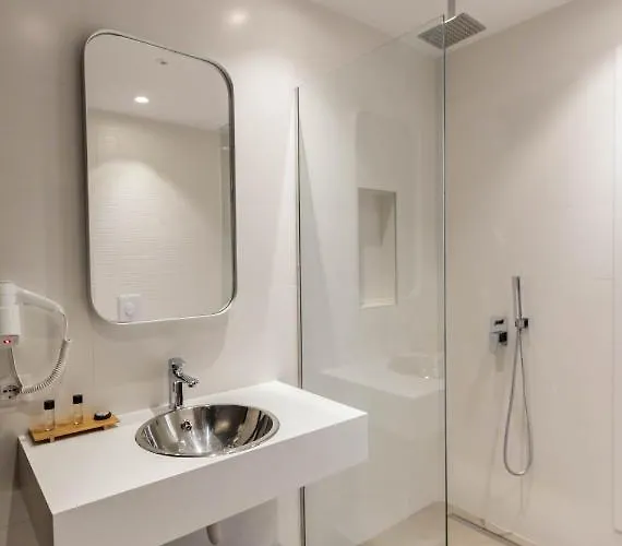 Otel La Favorita Tiran